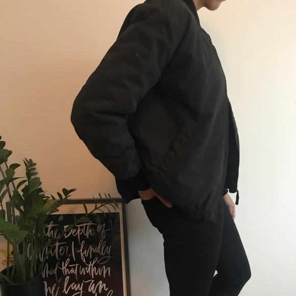 Aritzia TNA black bomber - Picture 3 of 5